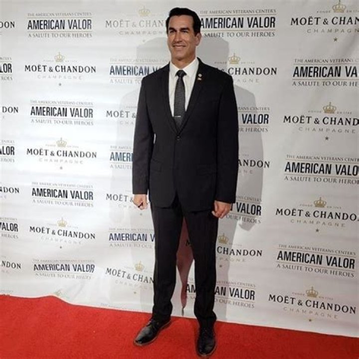 Rob Riggle Height, Weight, Net Worth, Age, Birthday, Wikipedia, Who, Nationality, Biography